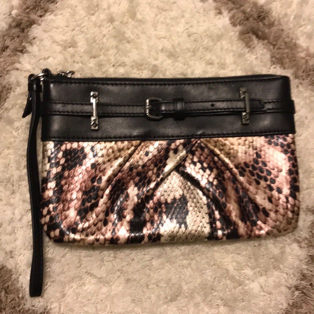 Simply Vera Wristlet